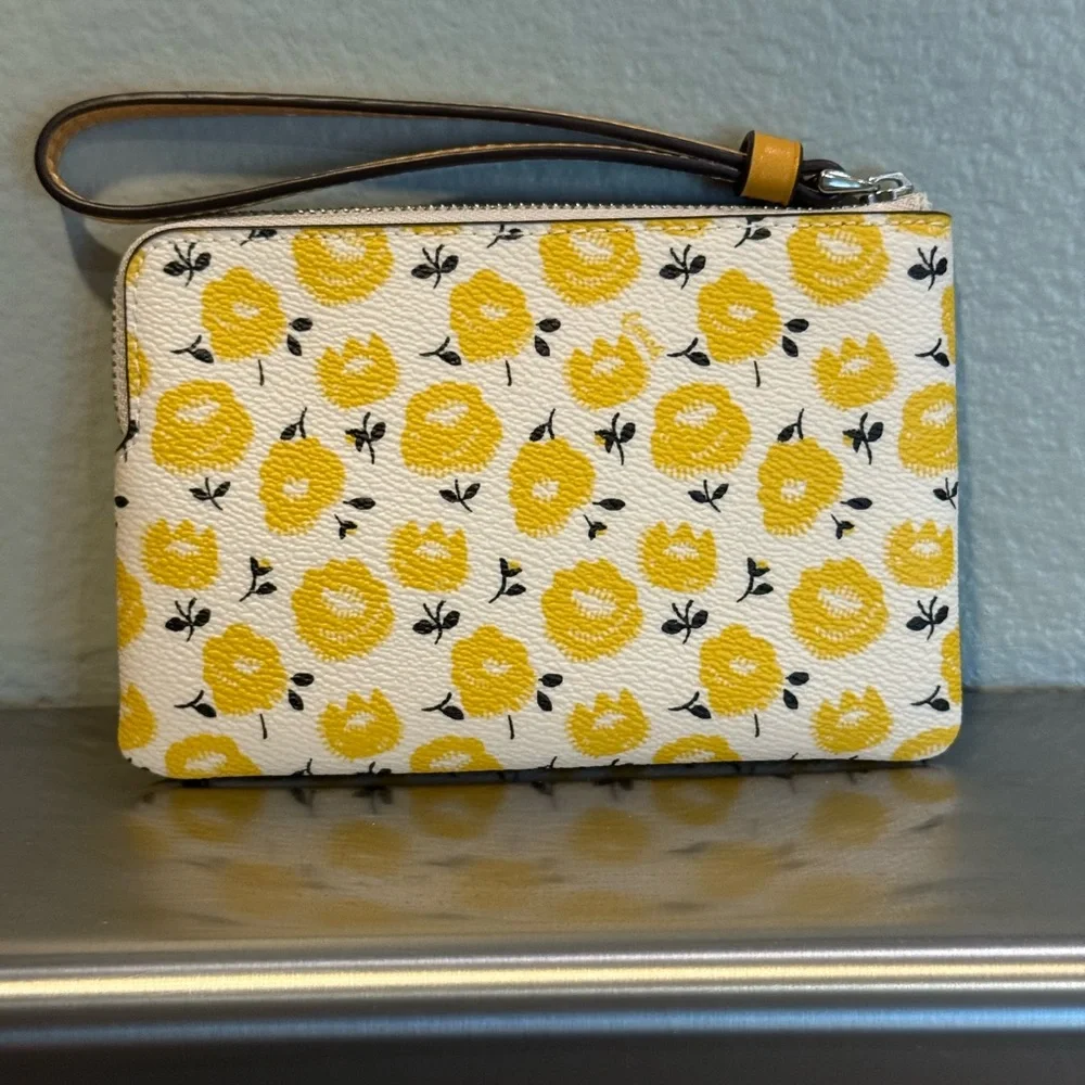 Coach Yellow Floral Zip Wristlet- Buttercup-Brand new with tags NWT - Picture 2 of 8